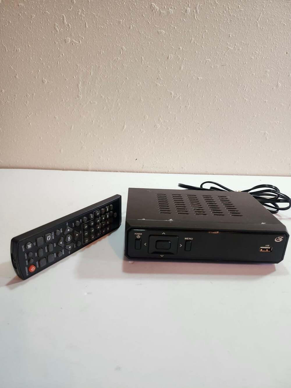 GPX Digital TV Tuner and Recorder TVTR149B with Remote